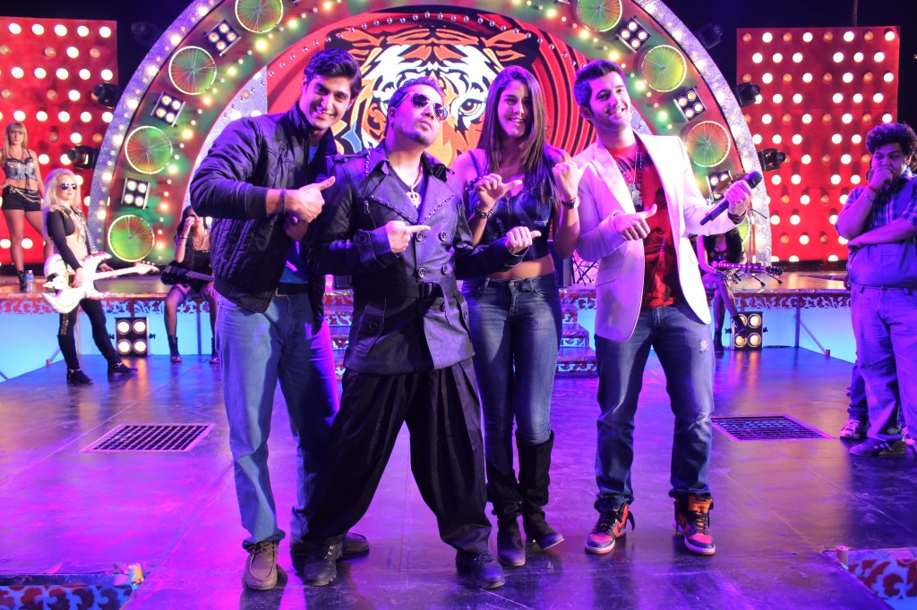 Mika Singh rocks it with the ‘Purani Jeans’ team -2