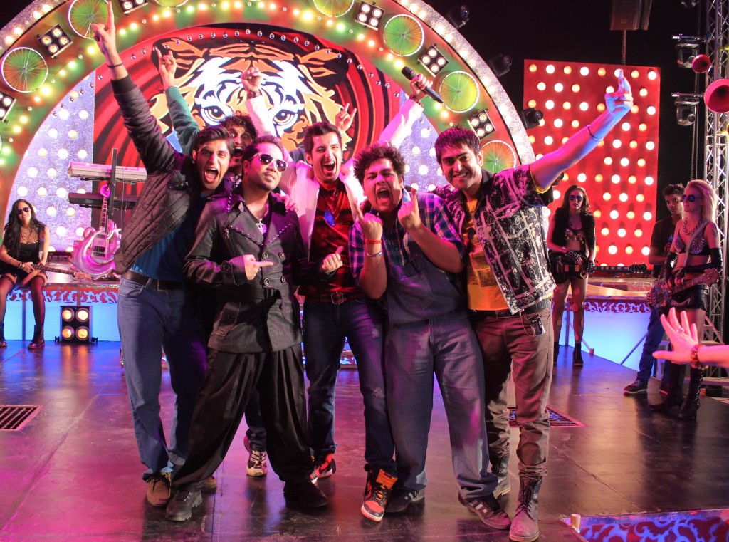 Mika Singh rocks it with the ‘Purani Jeans’ team -1