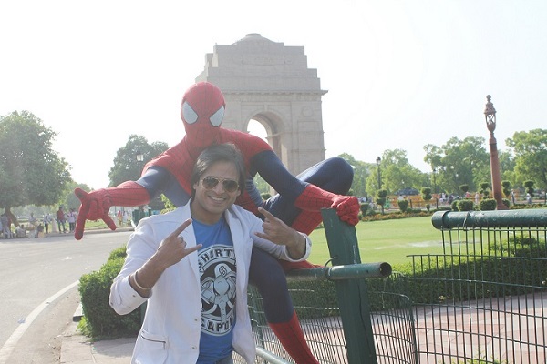 Vivek Oberoi and Spiderman at India Gate Delhi (1)
